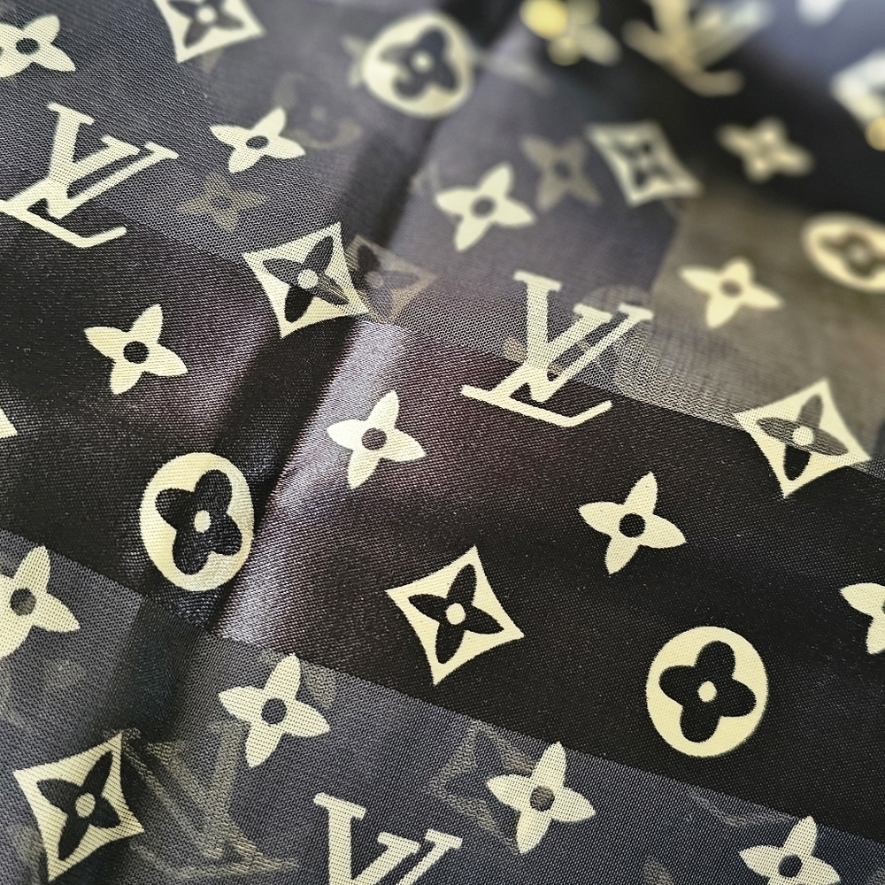 Fashion Louis Vuitton Black and Cream Monogram Silk Scarf  Pre-owned - Picture 2 of 6